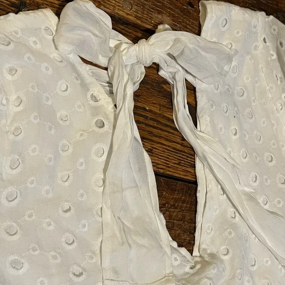 Mustard Seed-adorable, white eyelet top - size M - Picture 3 of 9